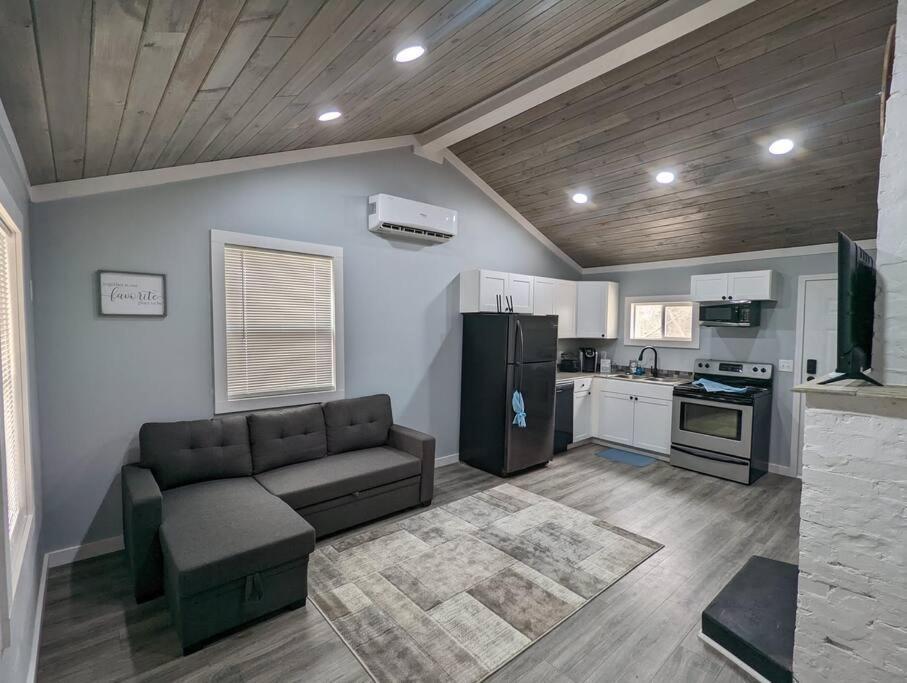 Summerlee Suite - Beautiful Remodeled Farmhouse Oak Hill Exterior foto