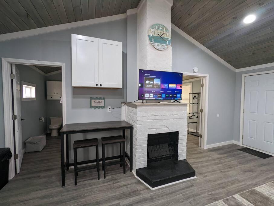 Summerlee Suite - Beautiful Remodeled Farmhouse Oak Hill Exterior foto